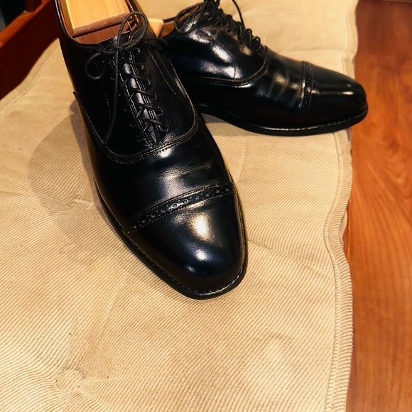 Allen Edmonds Byron Black Cap Toe Oxfords. - Picture 3 of 12